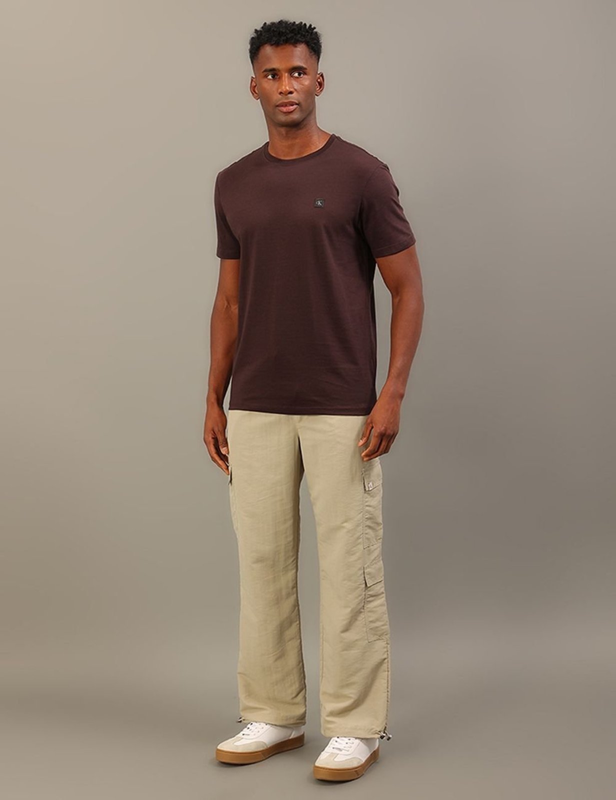 Camiseta Manga Curta Calvin Klein Jeans Masculino Patch - Marrom Calvin Klein Jeans