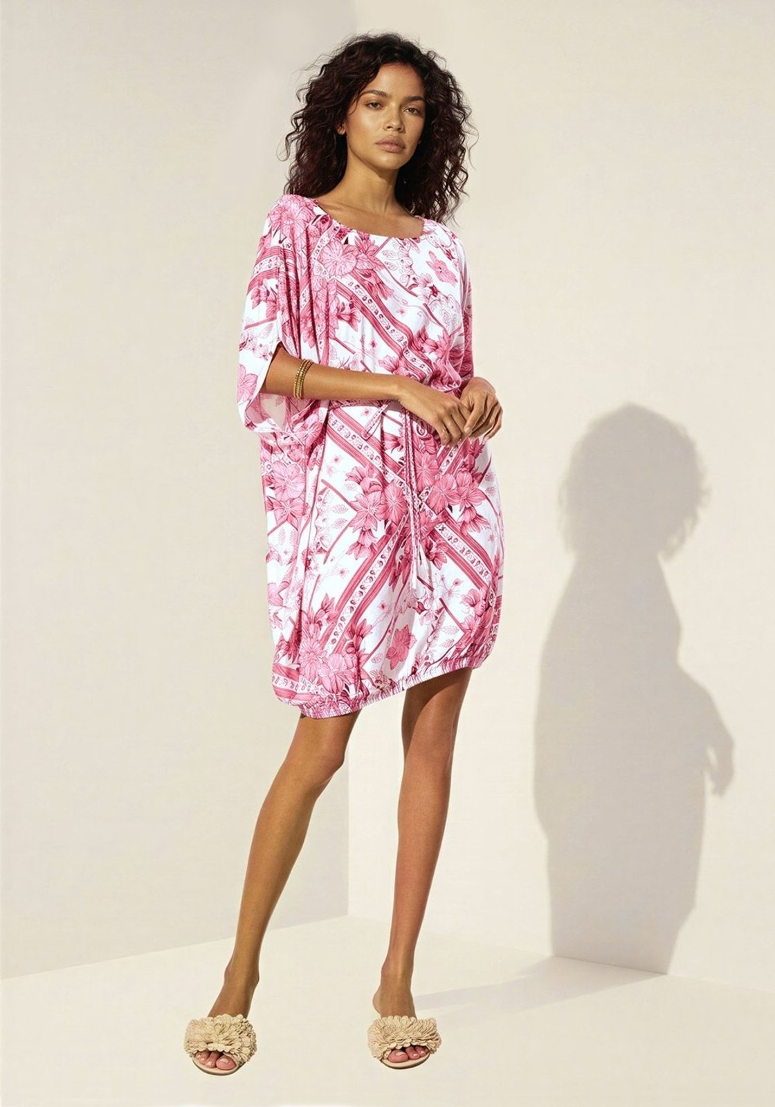 Vestido Curto Estampado Amplo Com Elástico Na Barra