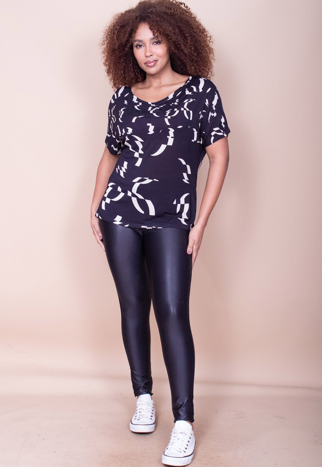 Blusa Basica Cabanafree Gola Canoa Malha Fibra de Bambu Morcego Estampa Maria