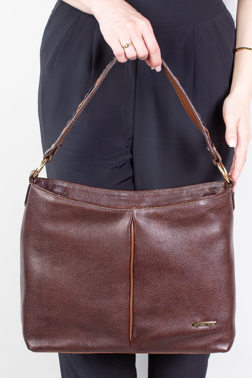 Bolsa de ombro em couro liso Flávia - Café/Whisky