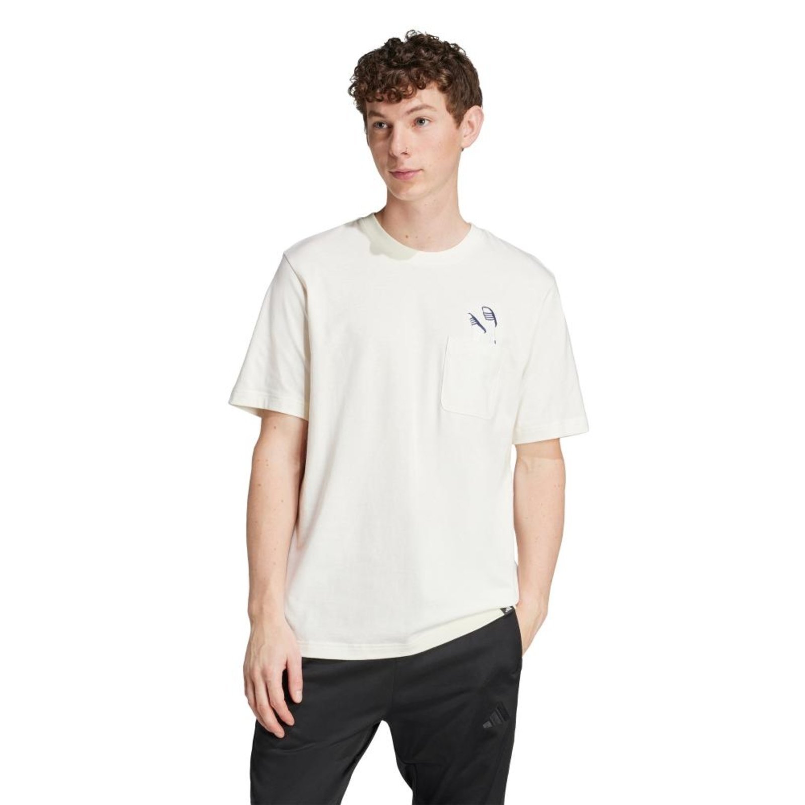 Vista 2 Camiseta estampada Lounge Slides com bolso adidas Sportswear preto Adidas preto