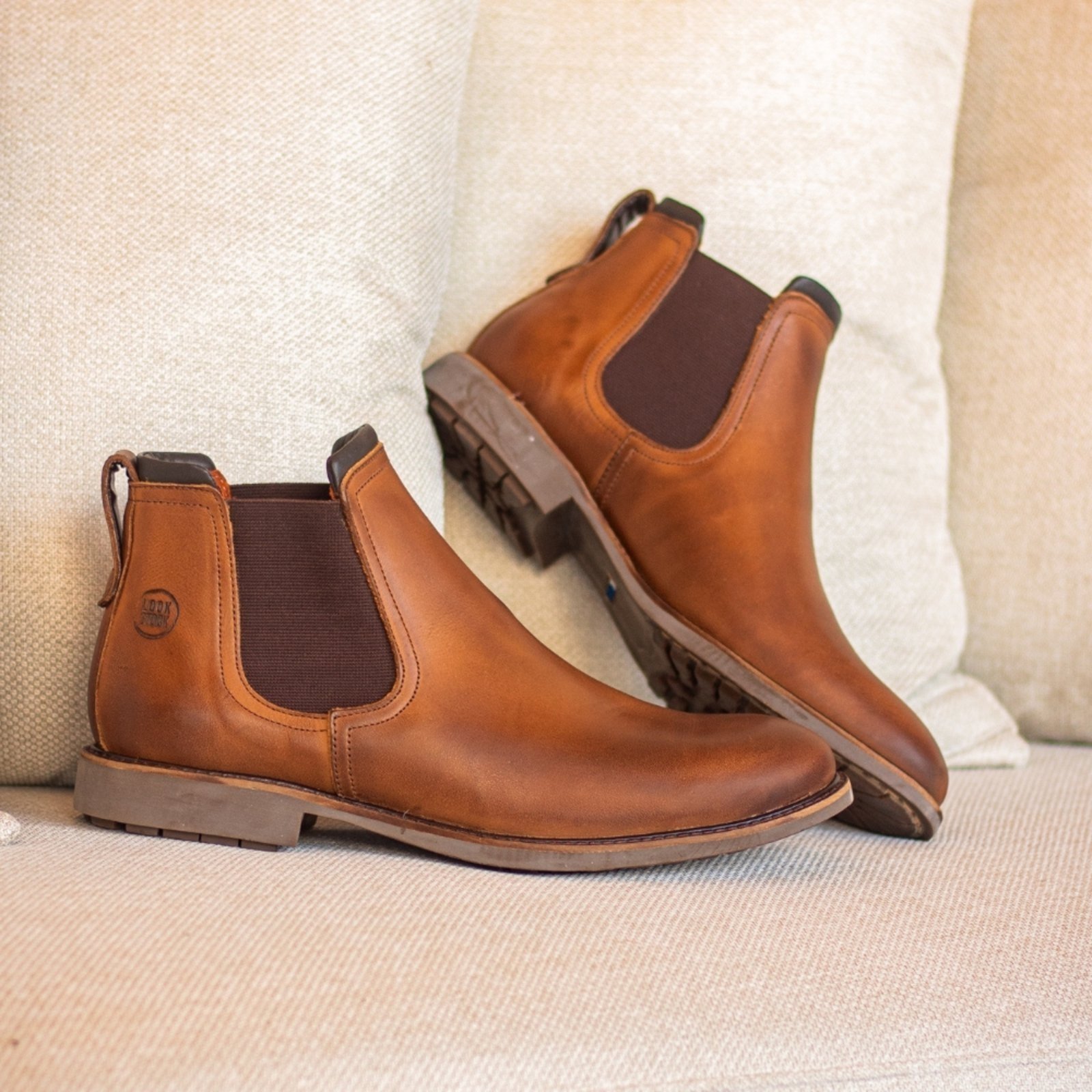 Bota Chelsea Masculina Couro Look Stock Confortável Estiloso Marrom