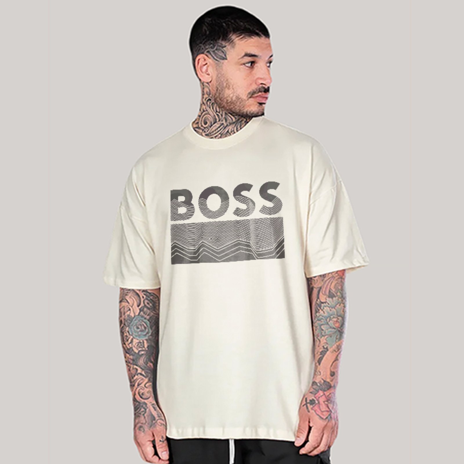 Vista 2 Camiseta Oversized Boss Estética Moderna Casual Luxo Off White ousy off-white white ousy off-white white