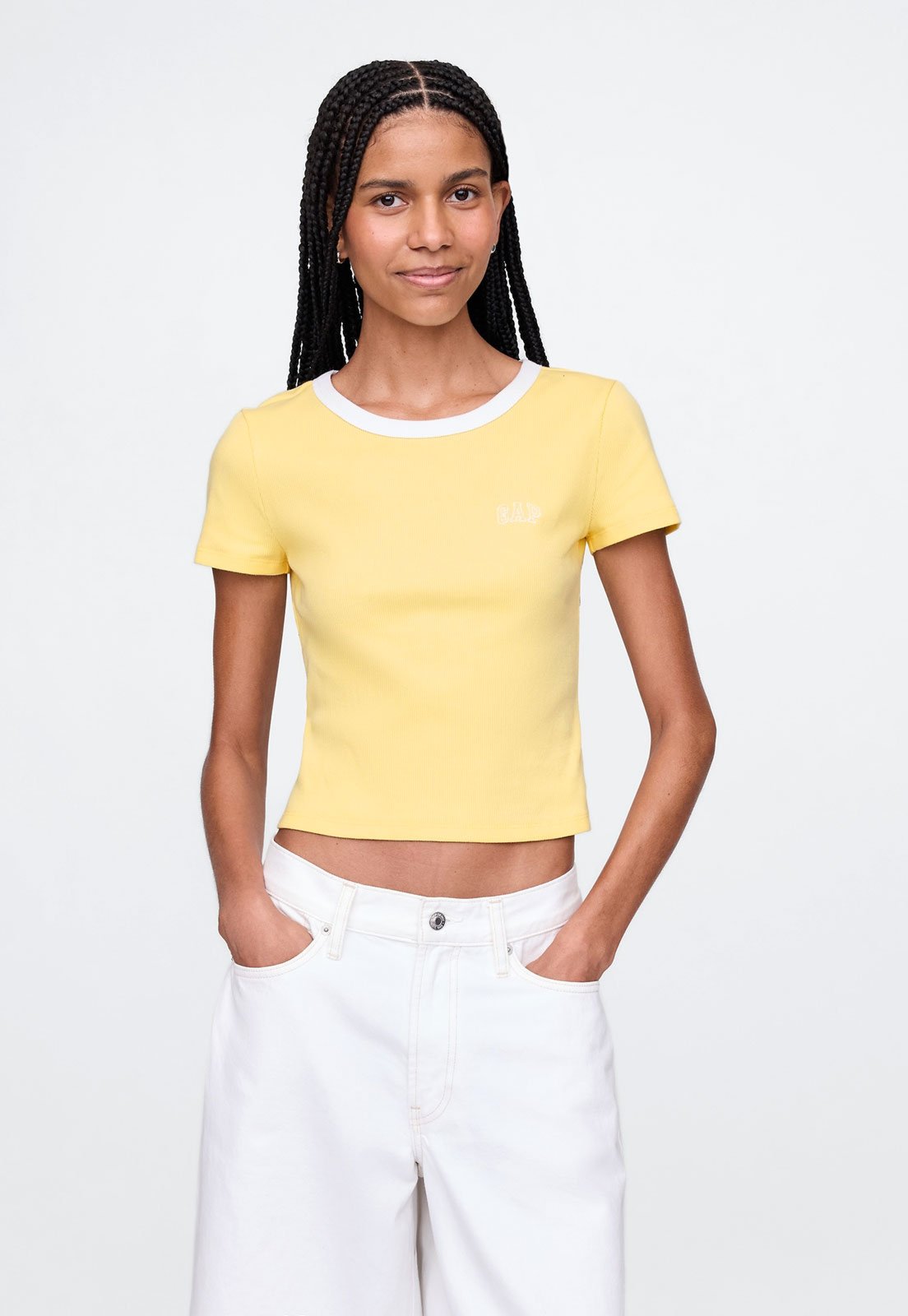 Camiseta Canelada GAP Ajustada Logo Amarela