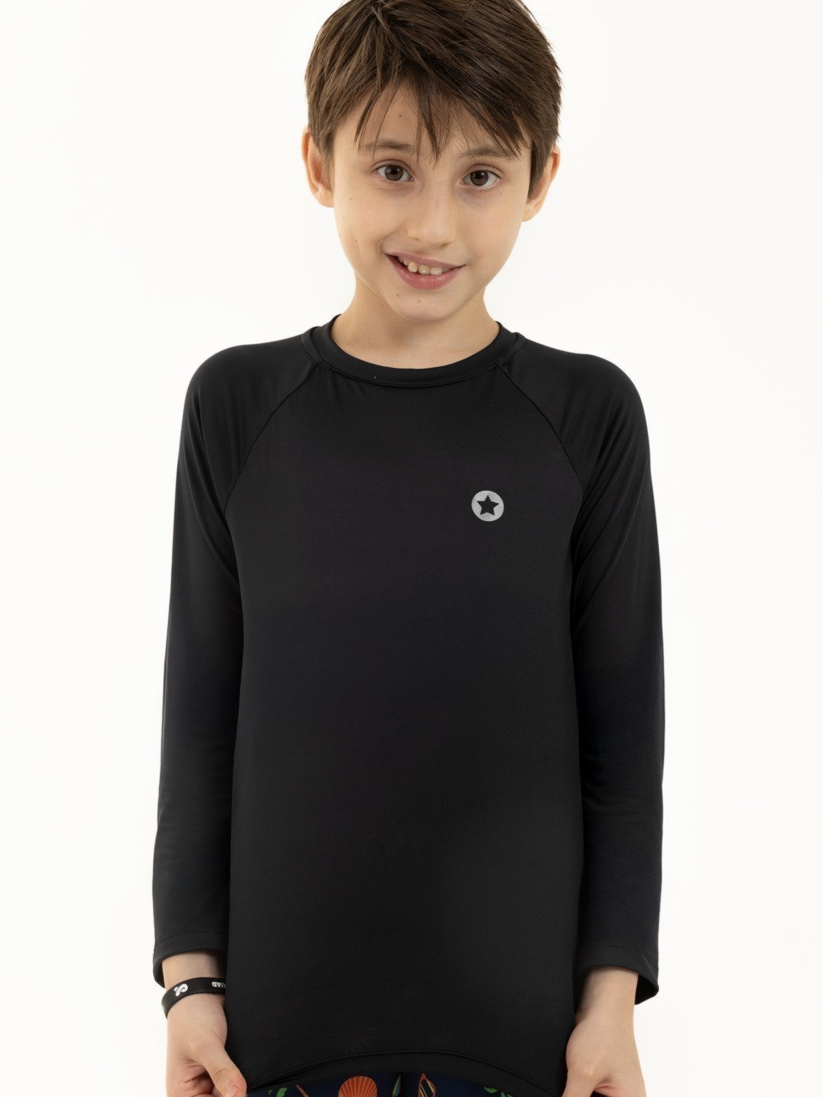 Vista 2 Camisa de Praia Unissex com Proteção UV 50 - Preta Magicamente Kids preto Magicamente Kids preto