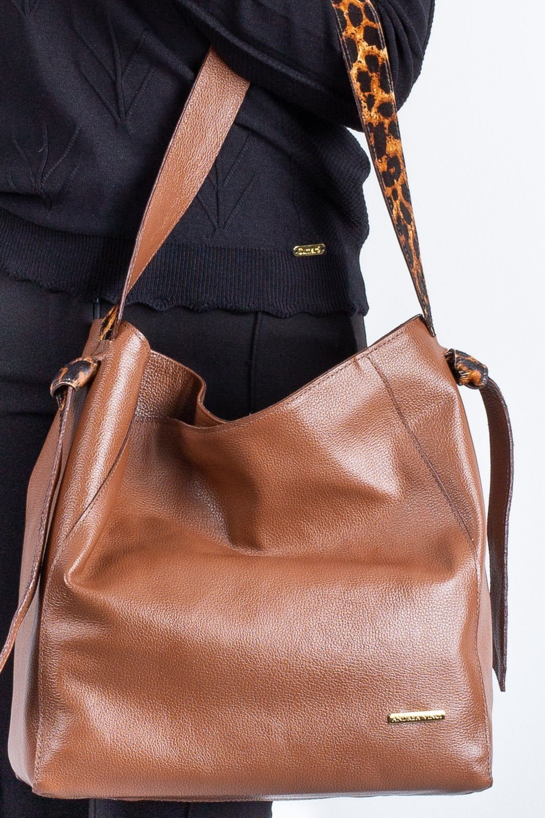 Bolsa sacola de ombro em couro estampado Mara - Whisky