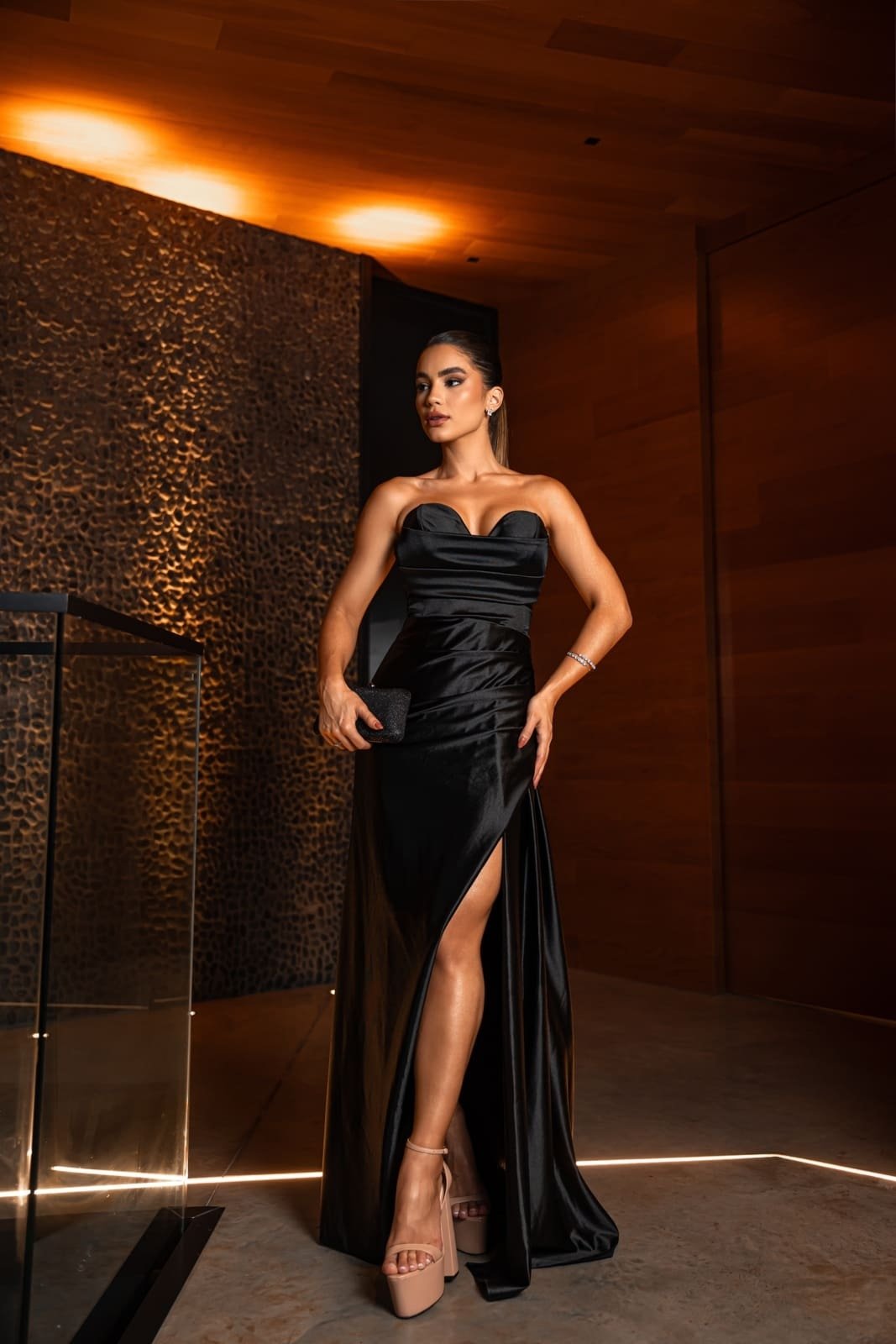 Vestido Longo de Festa Madrinhas Tomara que Caia Corselete com Fenda Arlye Preto