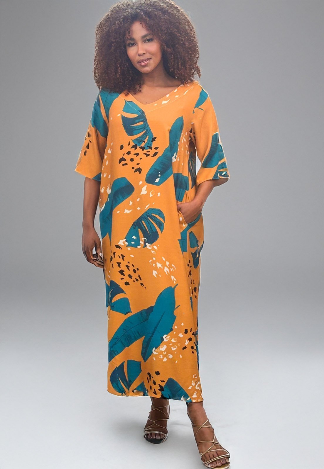 Vestido Cabanafree Midi Abapã Plano com Bolso Estampa Aurora Botânica