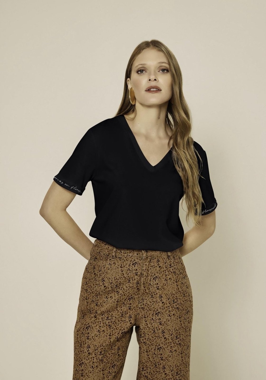 T-shirt Em Malha Penteada Com Bordados