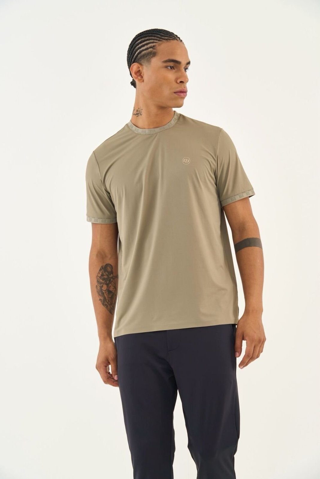 Camiseta Slim Masculina Colcci Bege Sand Castl