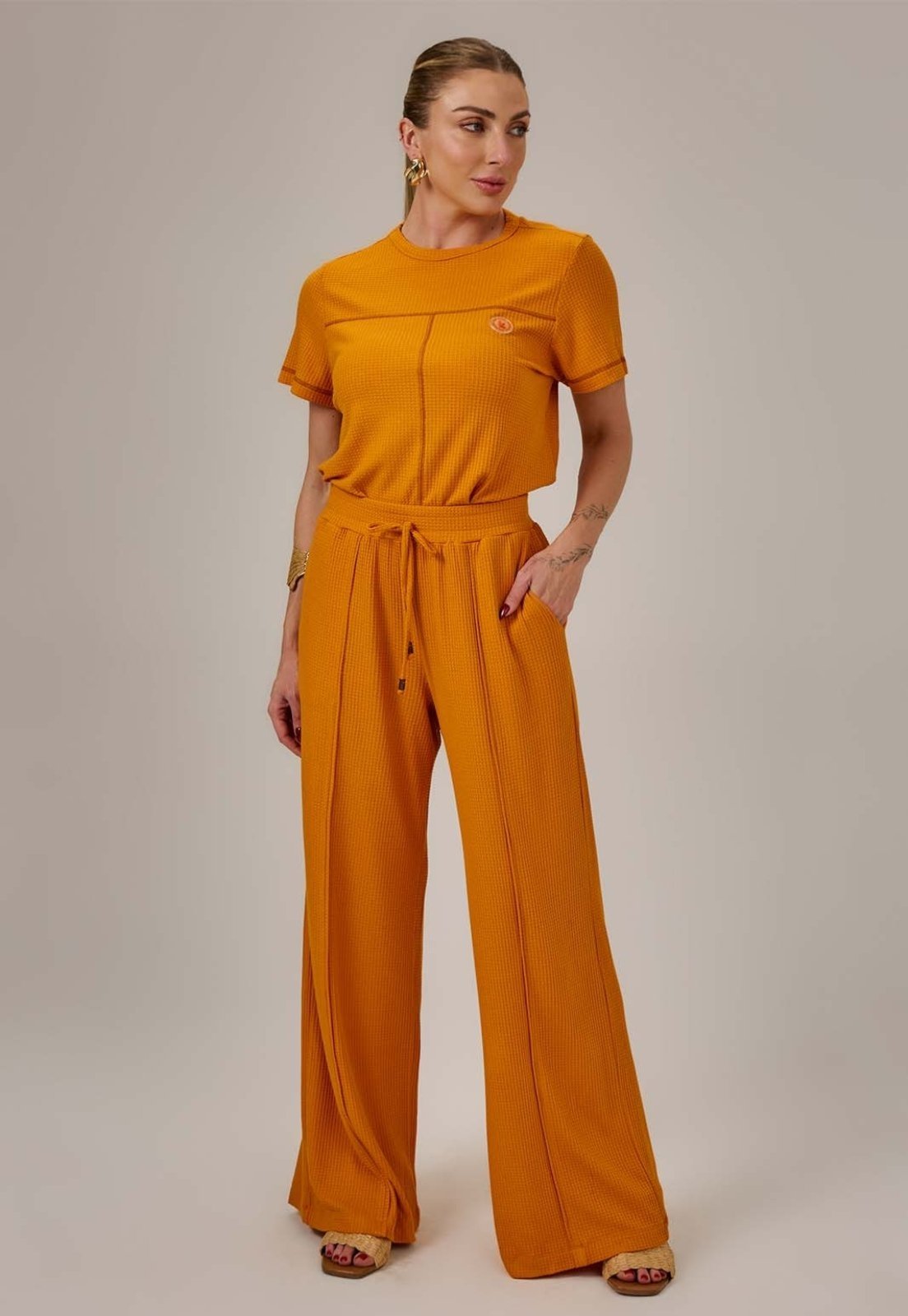Conjunto de Calça com Amarração e Blusa Laranja
