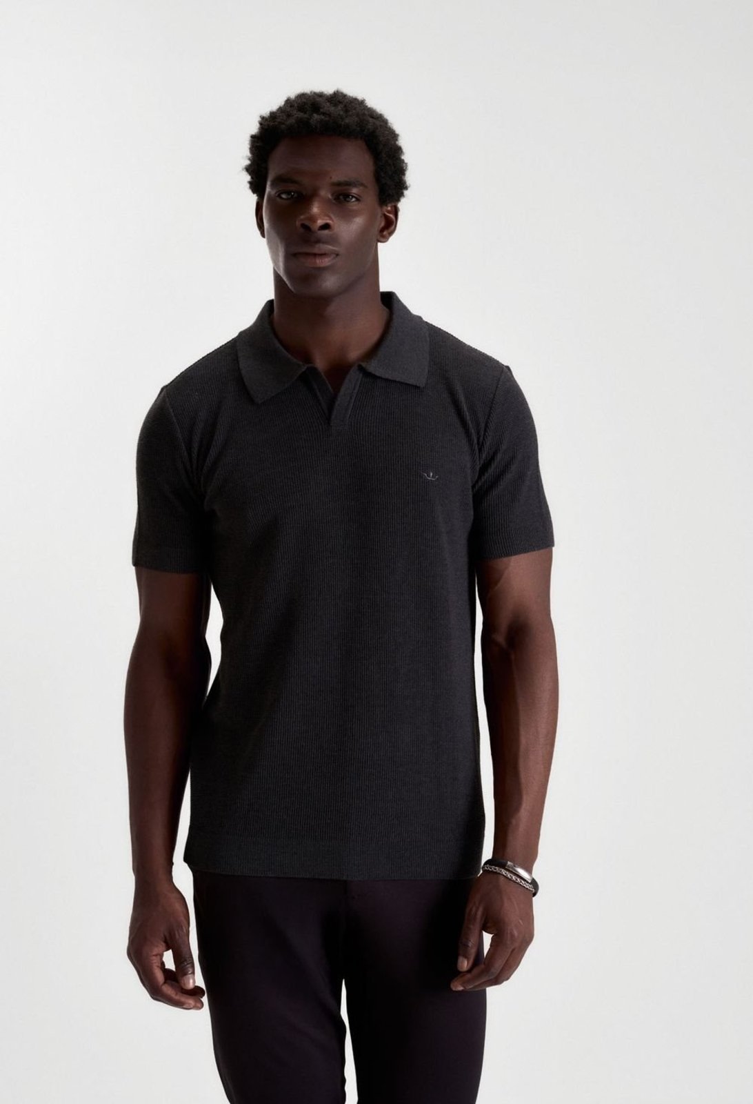POLO DOCTHOS SLIM TRICOT GOLA V POLO DOCTHOS SLIM TRICOT GOLA V 003 PRETO GG