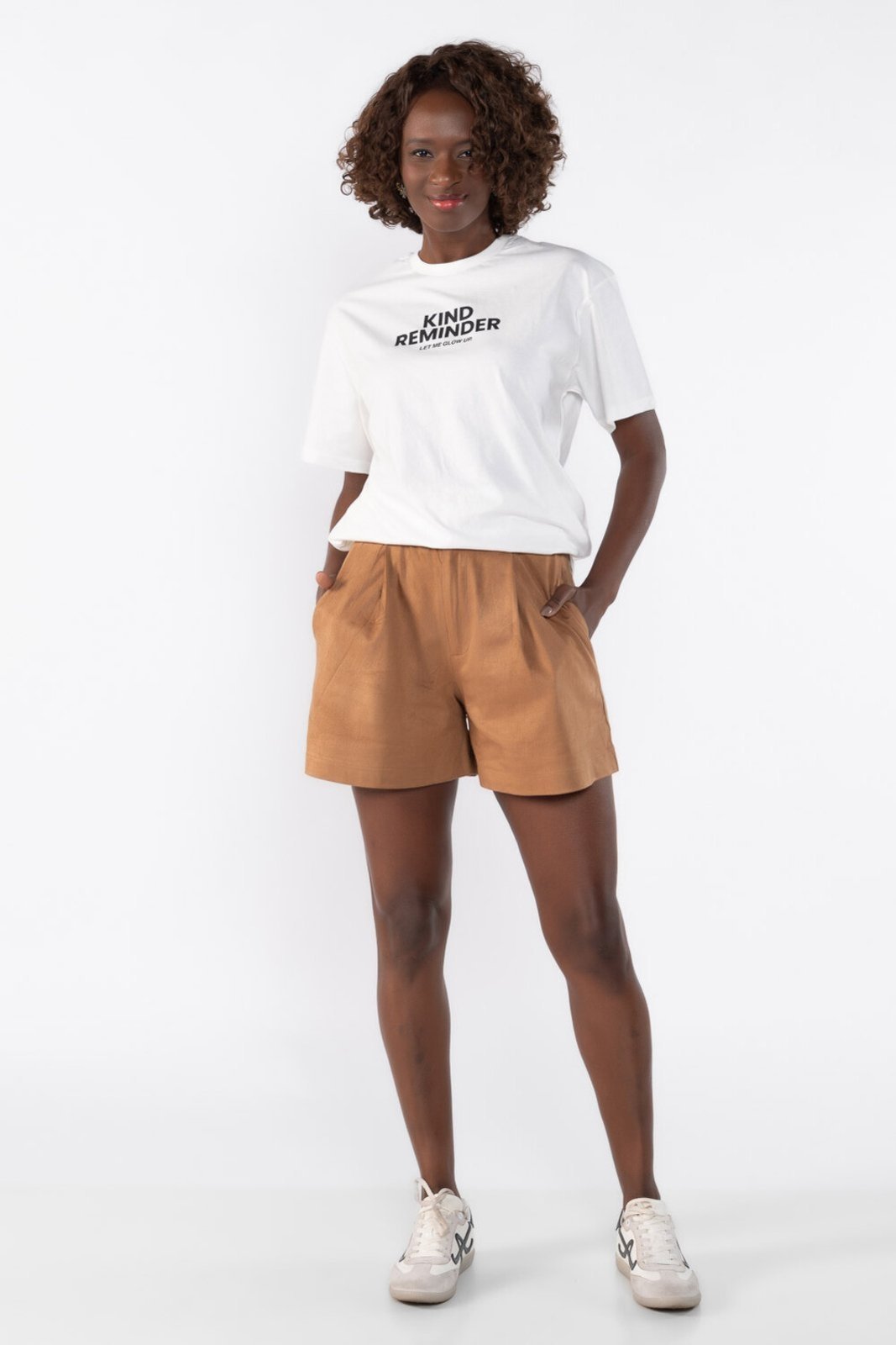 Short em suede com pence Marrom