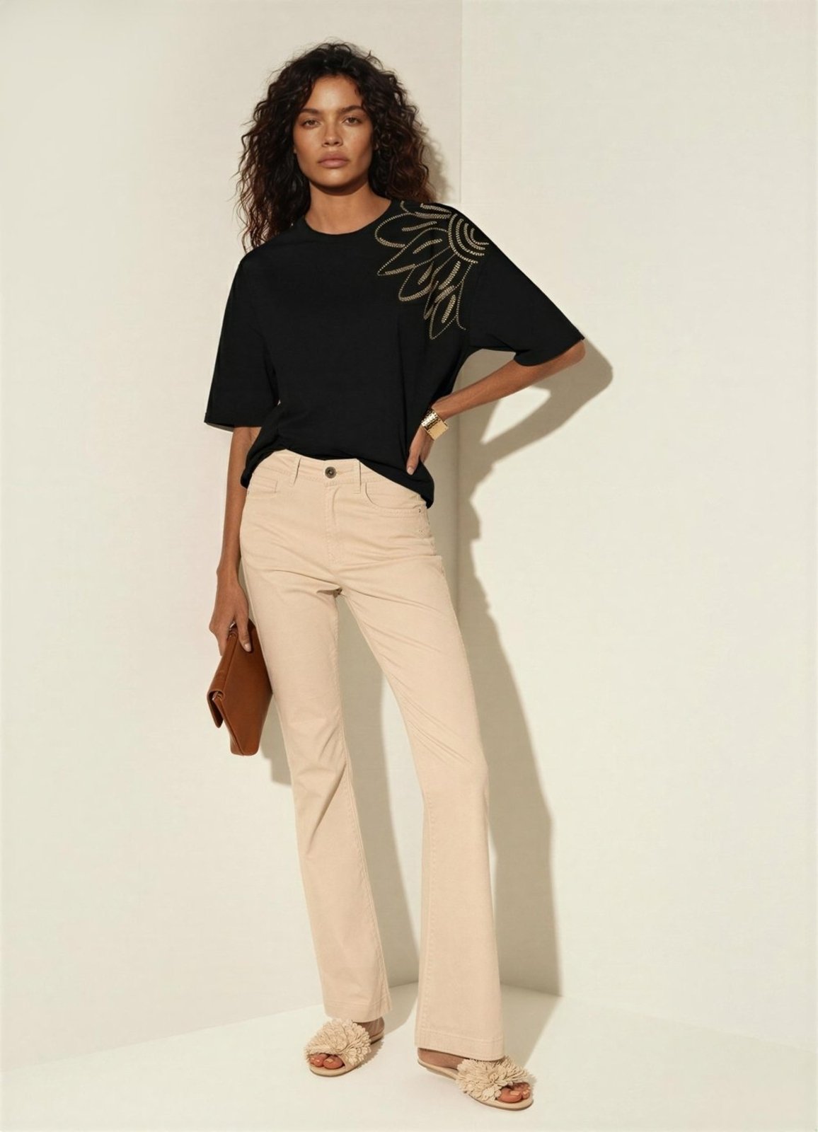 Blusa T-shirt Em Algodão Penteado Com Bordado No Ombro