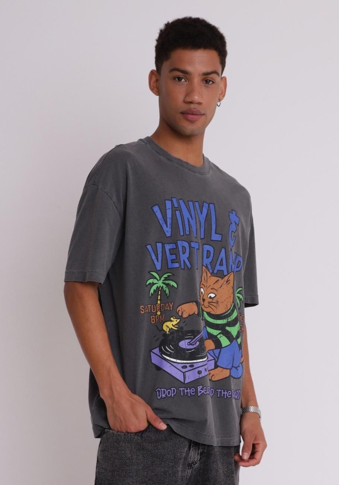 Camiseta oversized estampa vinyl e vert ramp