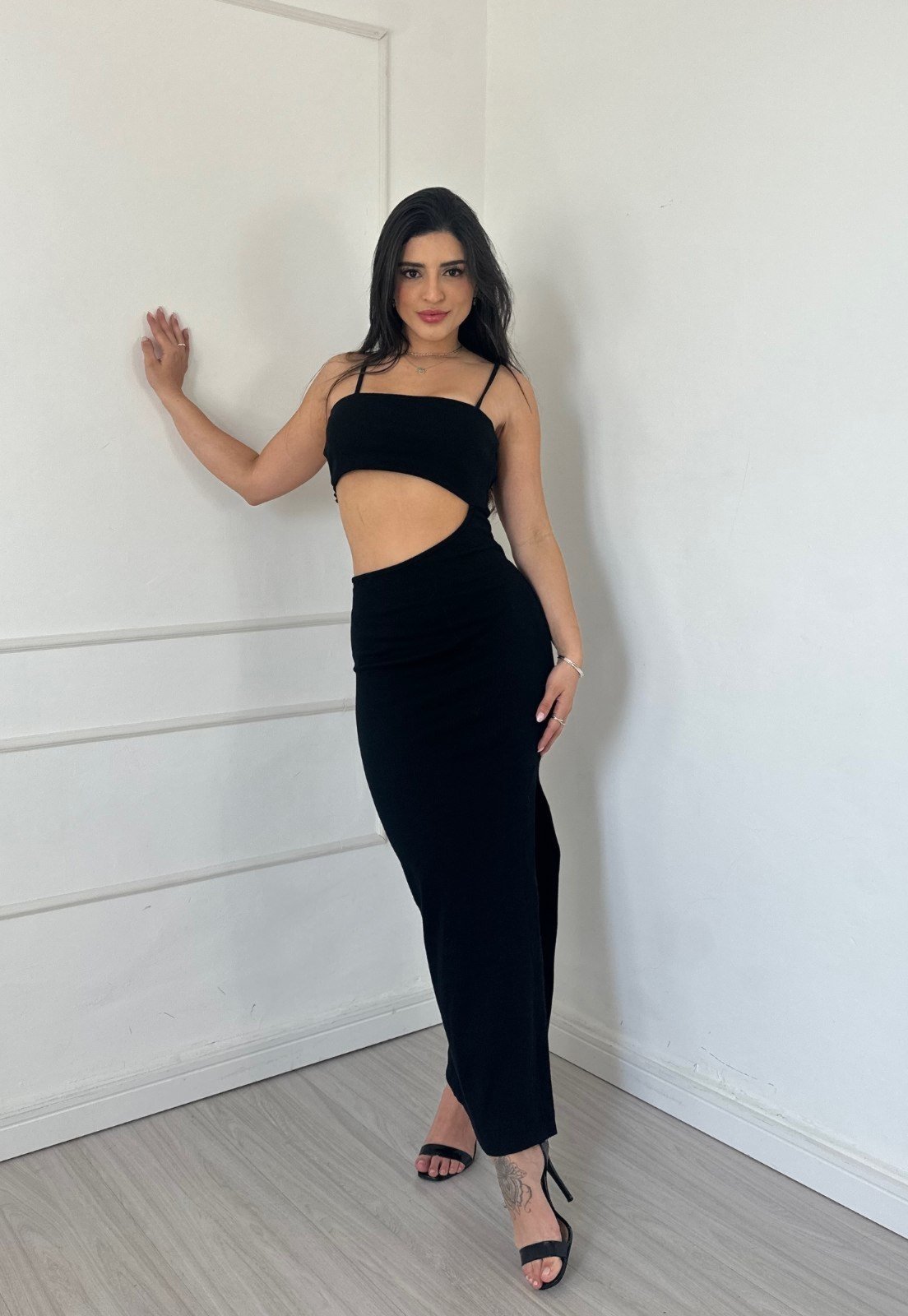Vestido Longuete Canelado Midi tubinho Agnes Abertura Lateral Preto