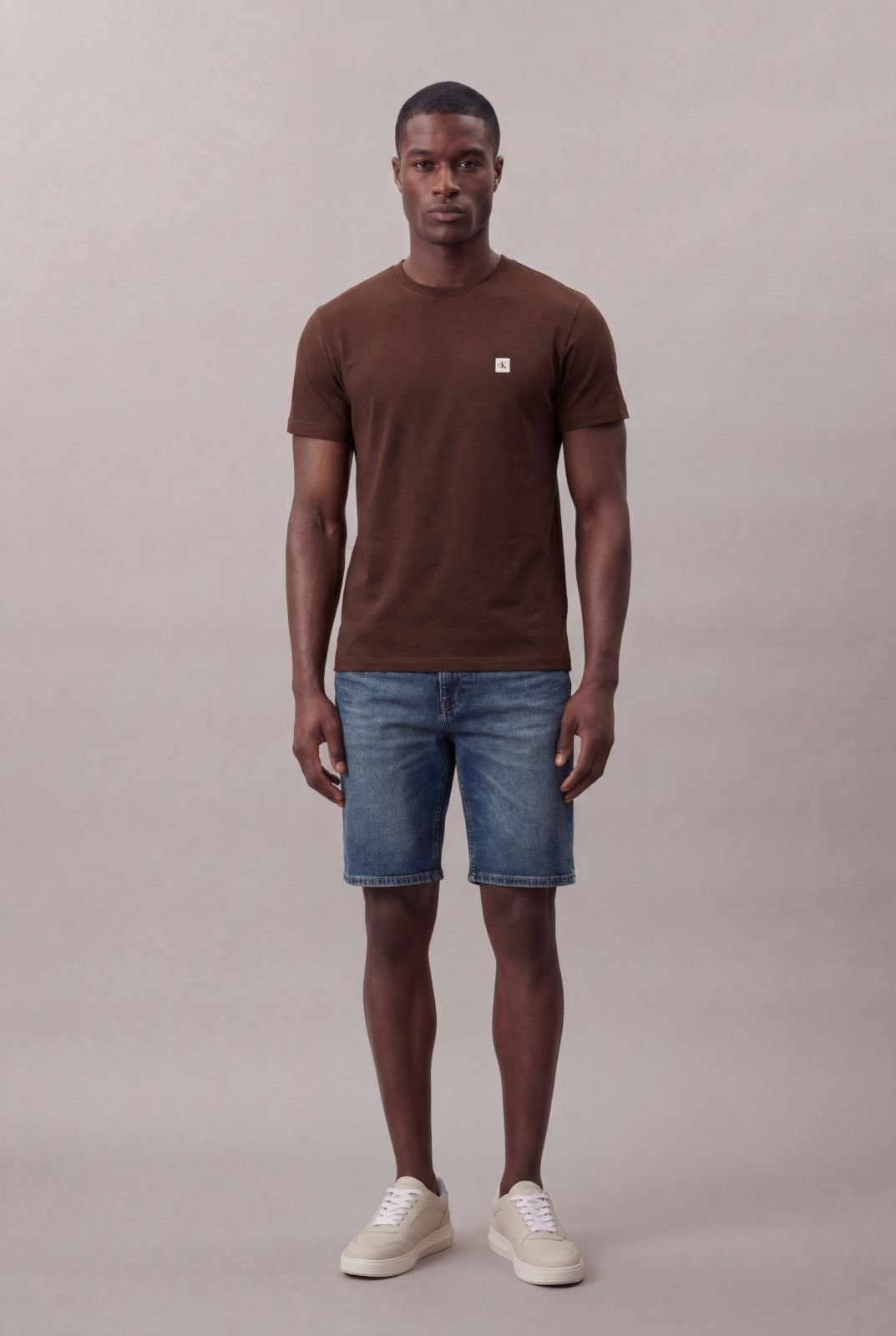 Camiseta Manga Curta Calvin Klein Jeans Masculino Algodão Egípcio - Marrom Calvin Klein Jeans
