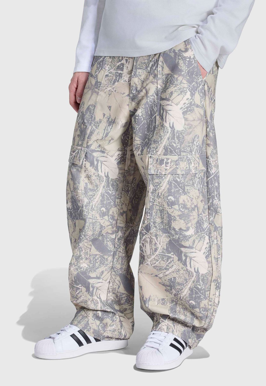 Calça Cargo Adidas Masculina Modelagem Ampla Estampa Camuflada Bege
