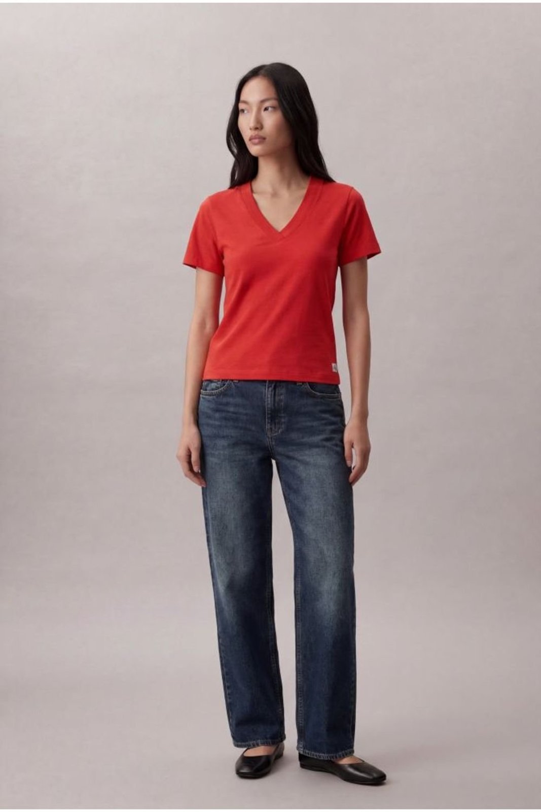 Camiseta Calvin Klein Jeans Feminino Decote v Algodão Egípci - Vermelho