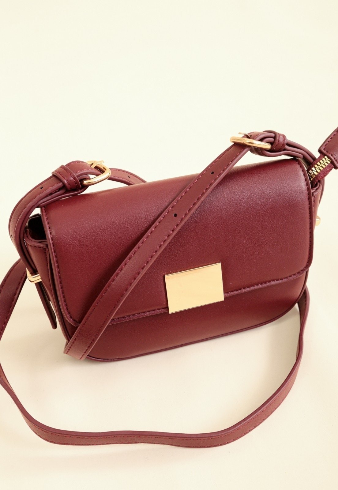 Vista 3 Bolsa Pequena Crossbody Pop Me Fecho Dourado bordô Pop Me bordô