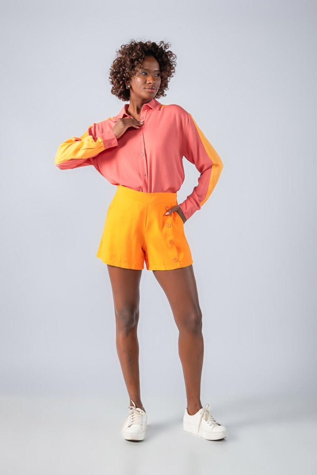 Shorts em viscose detalhe botoes ziper lateral Laranja