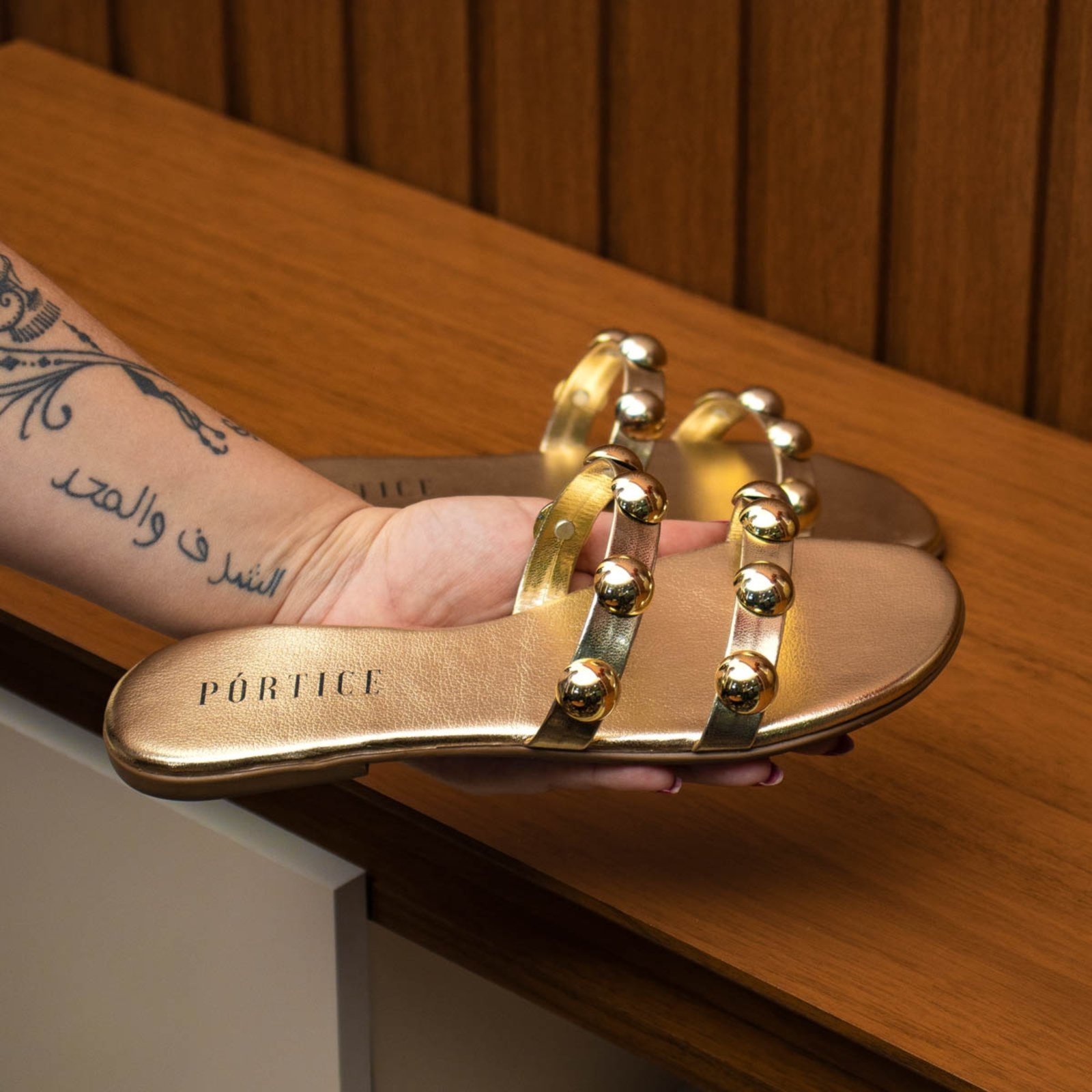 Sandália Feminina Rasteira Flatform Papete Metal Enfeite Brilho Dourado