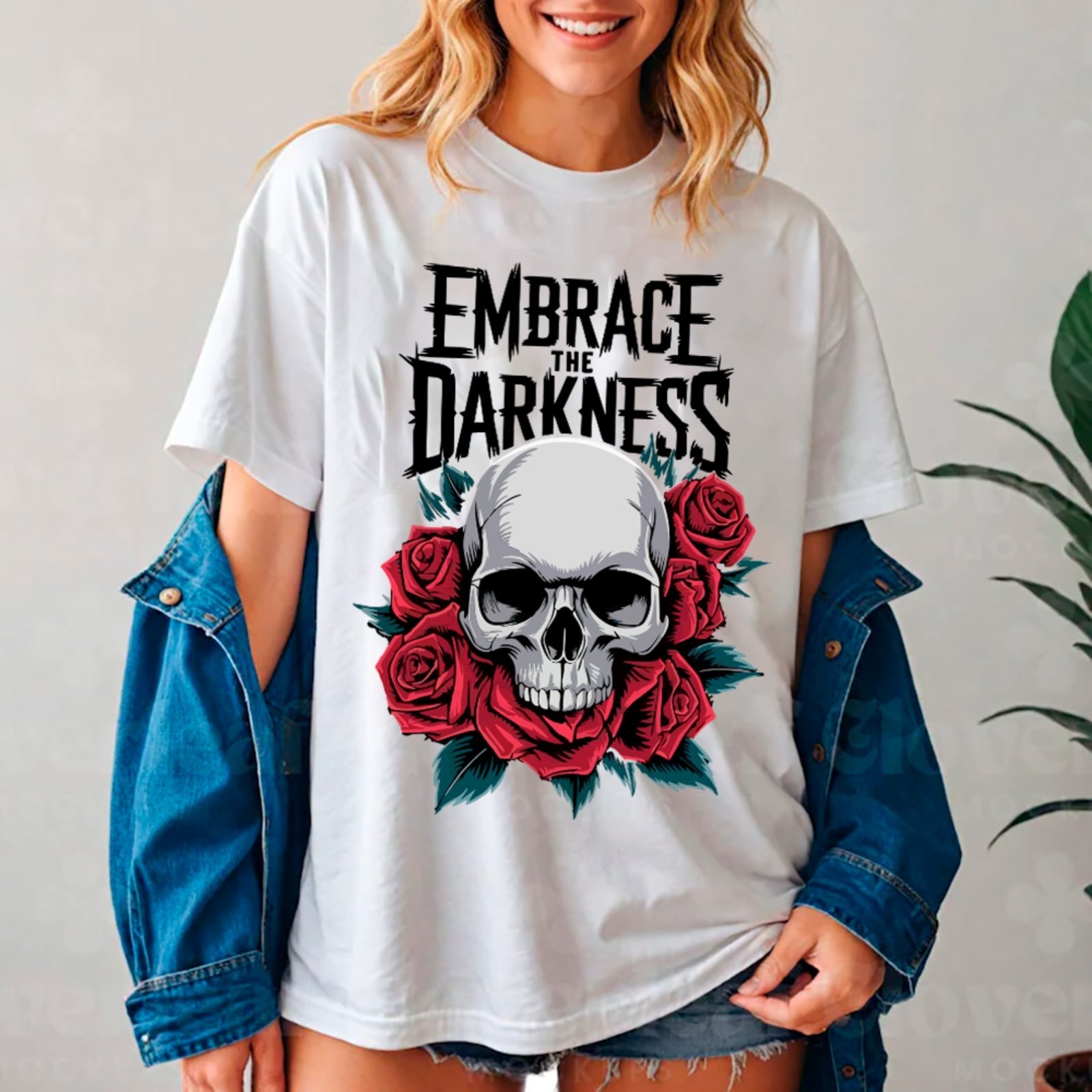 Vista 2 Camiseta Ousy Caveira e Frase Embrace The Darkness Oversized Unissex branco ousy branco