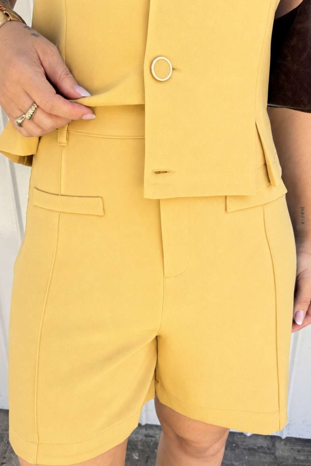 Bermuda Vanibele Alfaiataria Amarelo Manteiga