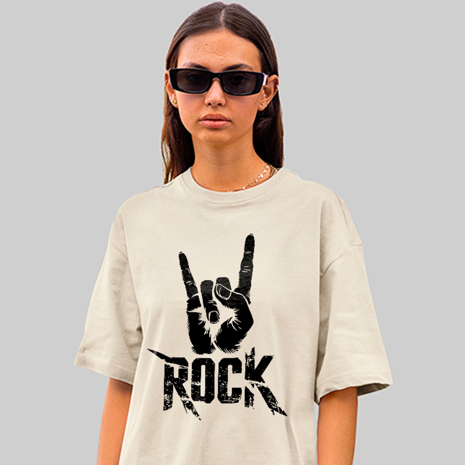 Camiseta Oversized Rock Mão Símbolo Heavy Metal Street Unissex Off White
