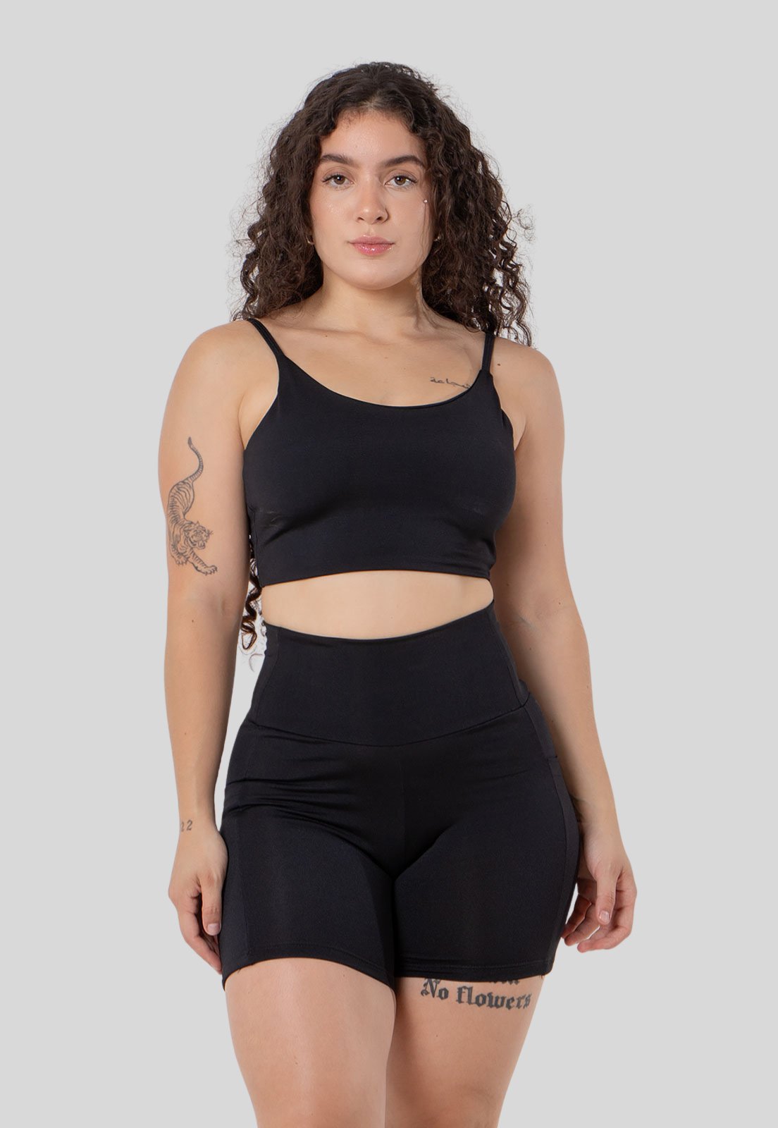 Conjunto Esportivo Feminino Confortável Top de Alças e Short Cintura Alta
