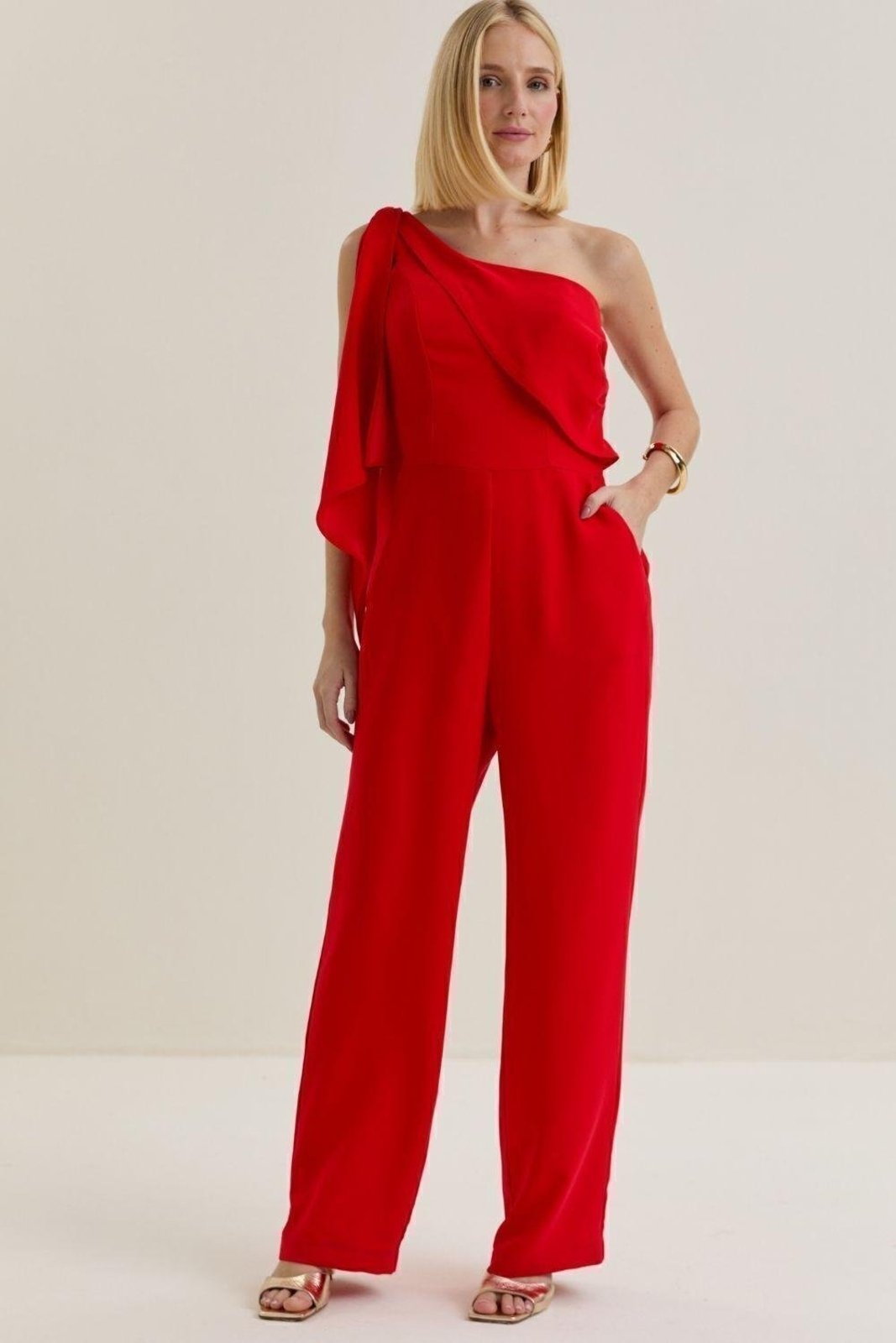 Macacacão Com Detalhe Ombro Carlota Costa Vermelho