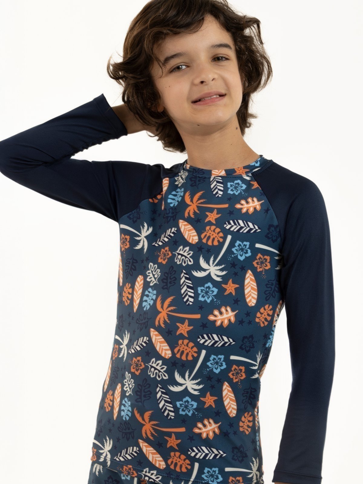 Vista 2 Camisa de Praia Menino com Proteção UV 50 - Luau na Areia Magicamente Kids azul marinho Magicamente Kids azul marinho