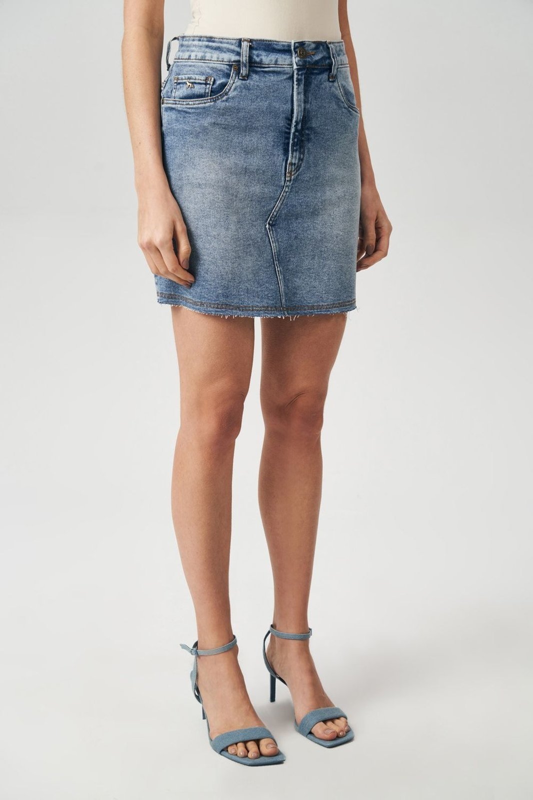 Saia Jeans Claro Feminina Acostamento