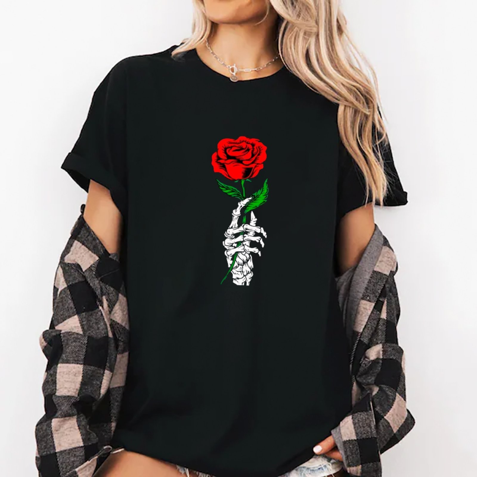 Camiseta Ousy Mão Esqueleto e Rosa Vermelha Oversized Unissex Preto