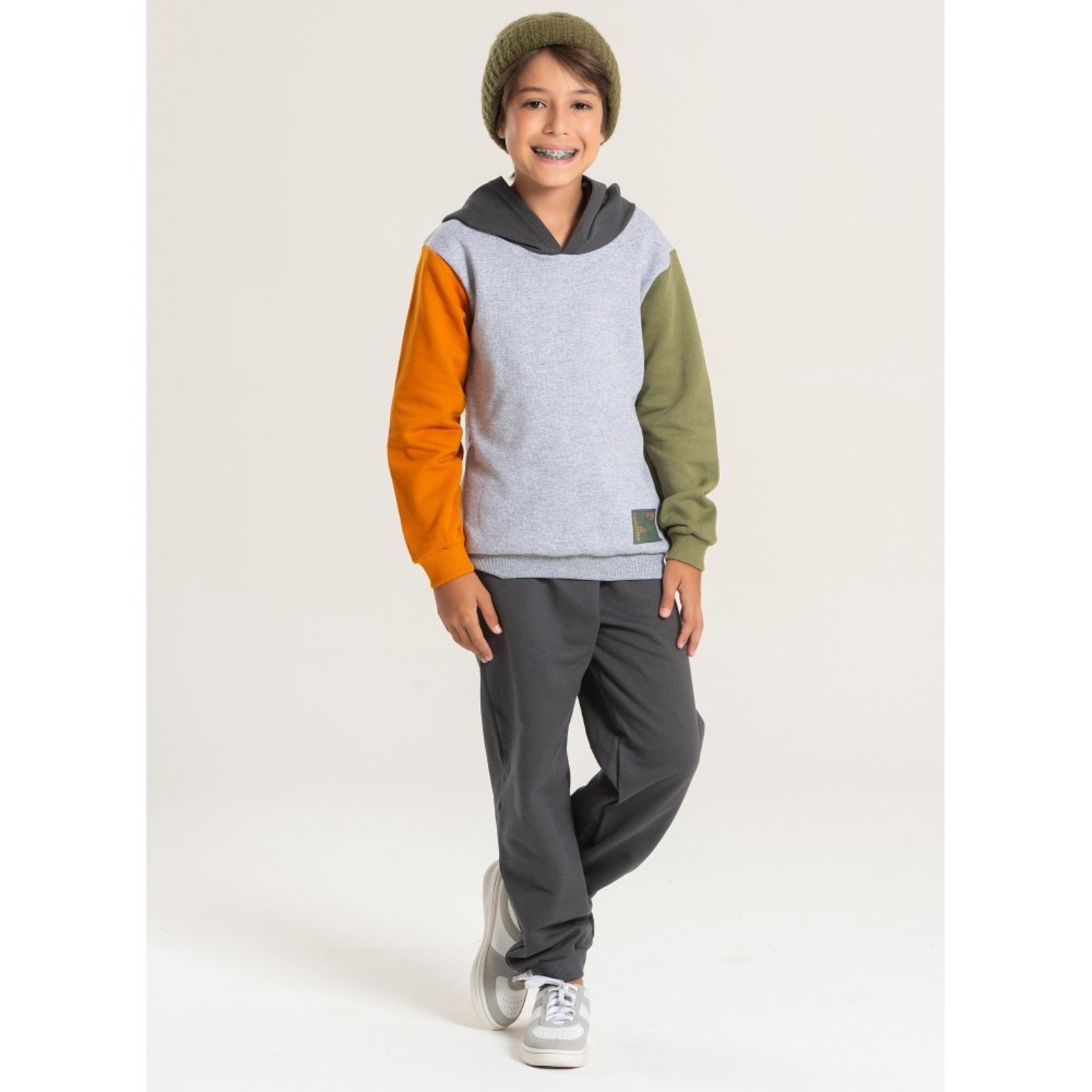Infantil – Conjunto Inverno Menino Mescla Blusão Com Mangas Contrastantes com Capuz e Calça em Moletom