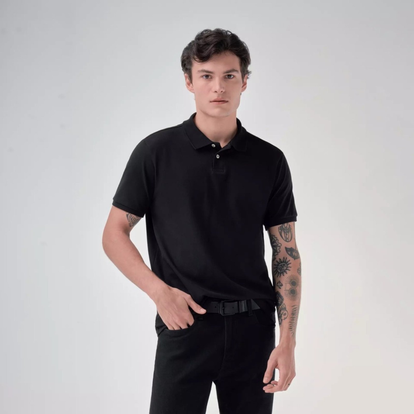 Vista 2 Polo Oficina Reserva Piquet Algodao Stretch preto Oficina Reserva preto