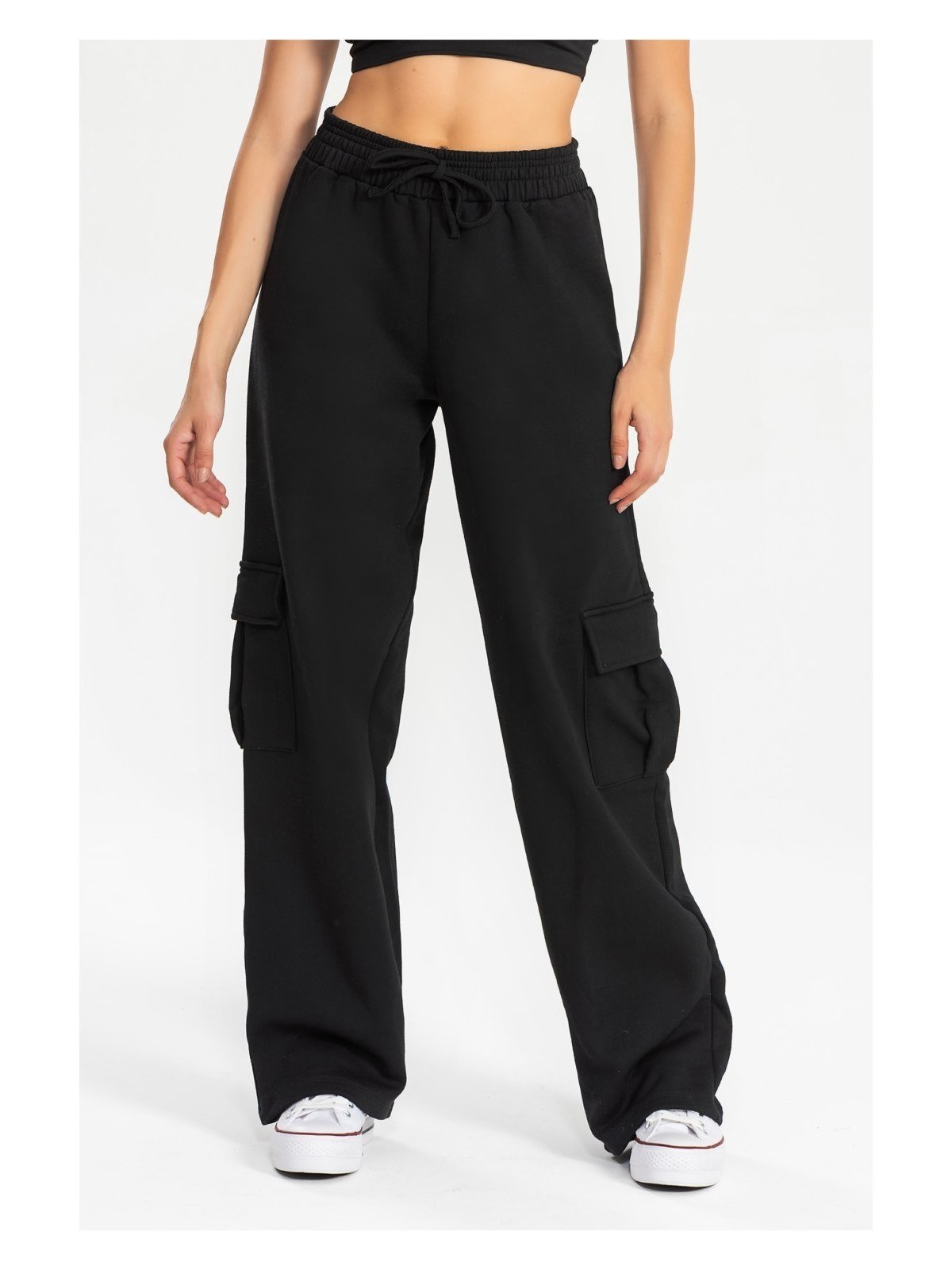 Calça Moletom Reta Cargo Feminina com Avesso Peluciado Preto