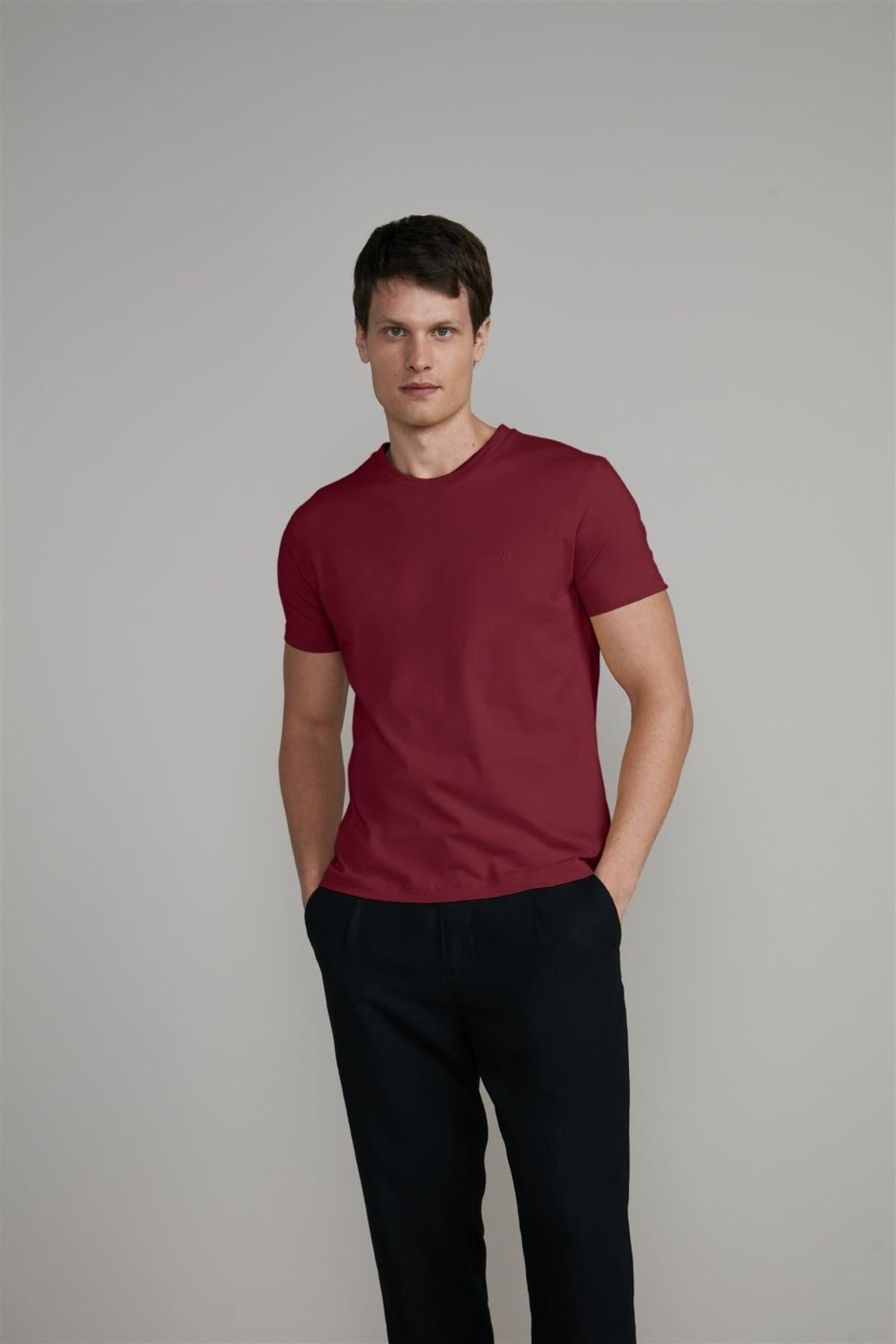 HIGHSTIL Camiseta Manga Curta Comfort Malha Básica – Vinho Escuro