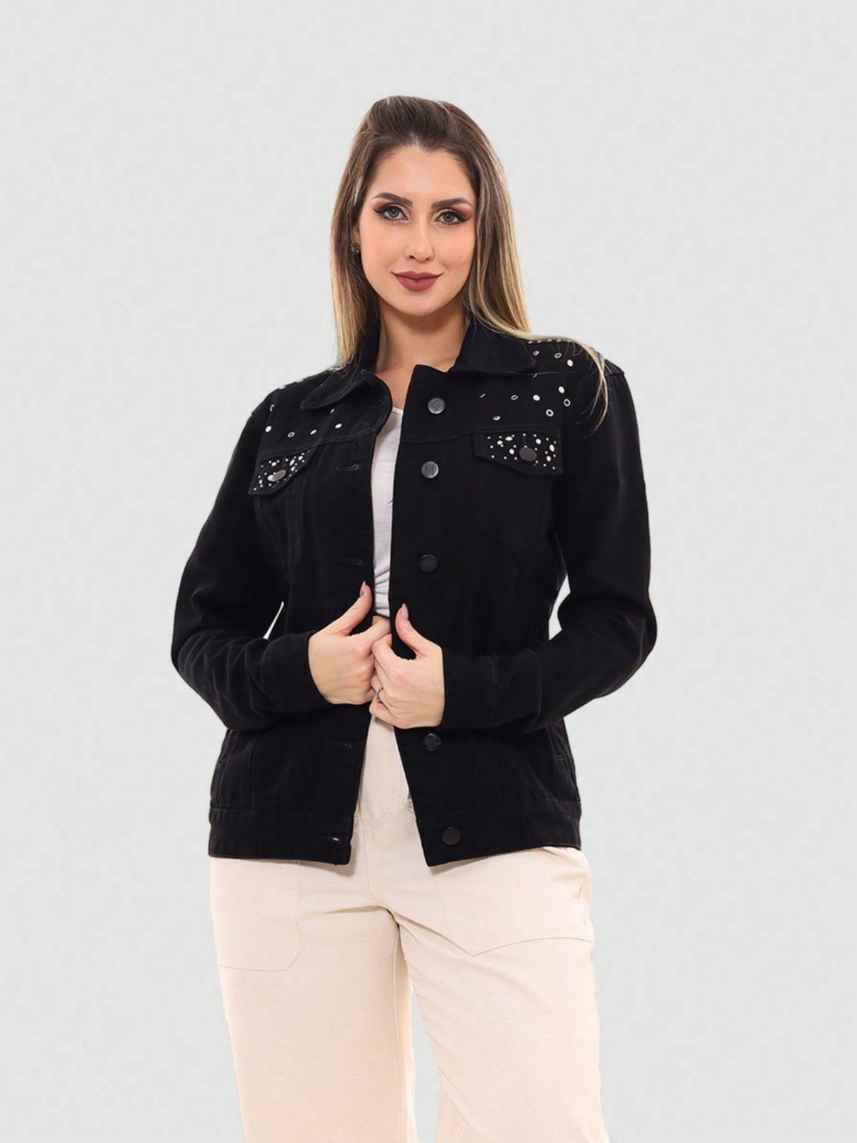 Jaqueta Maxxi Oversized Feminina Jeans Preto com Decoração de Tachas e Ilhos