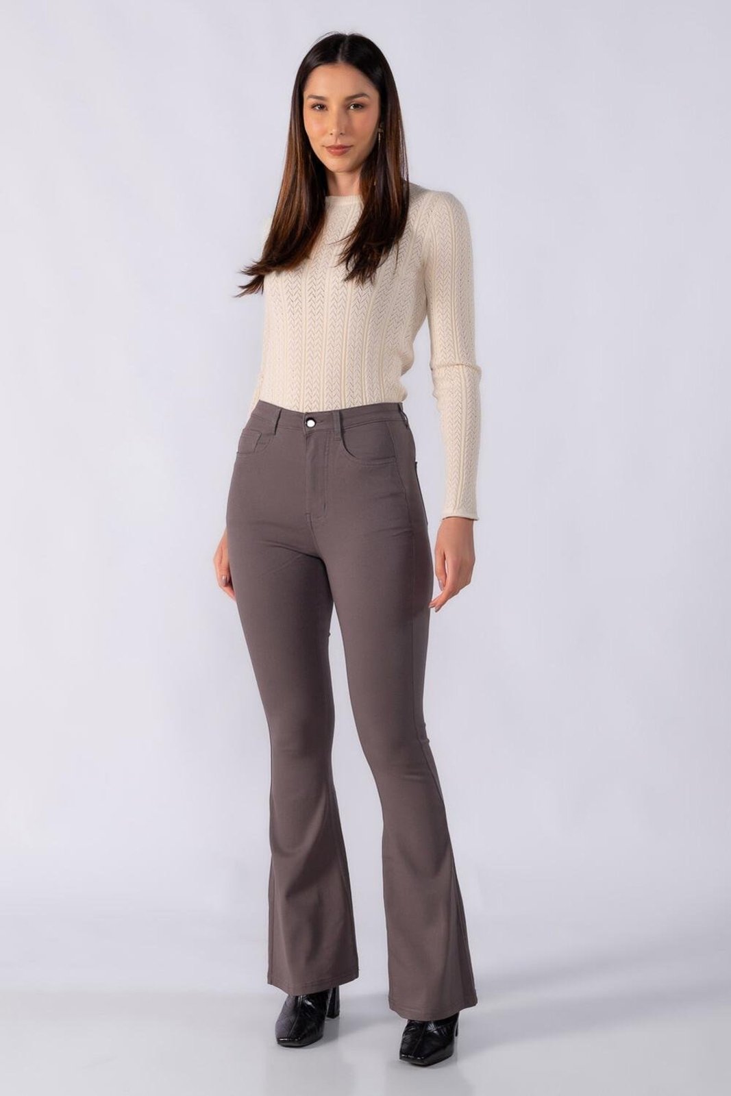Calca flare classica com bolsos Cinza