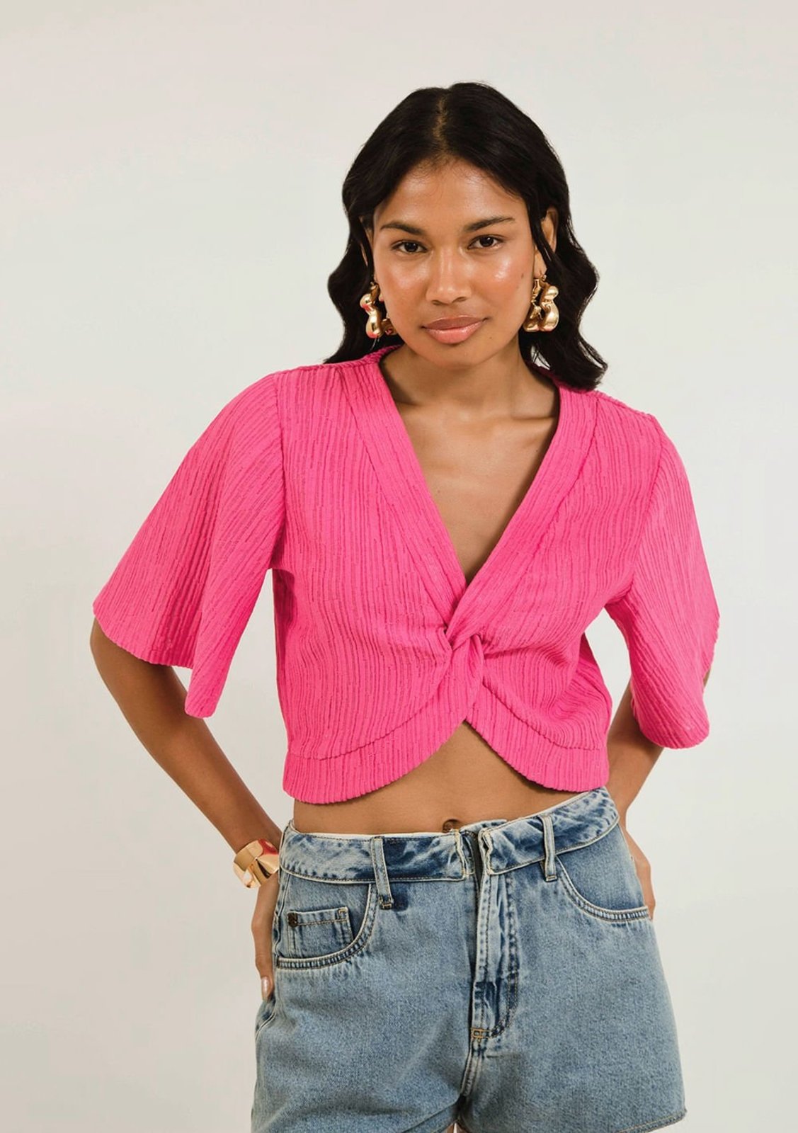 Blusa Zinco Decote V Manga Curta Detalhe Torção Rosa