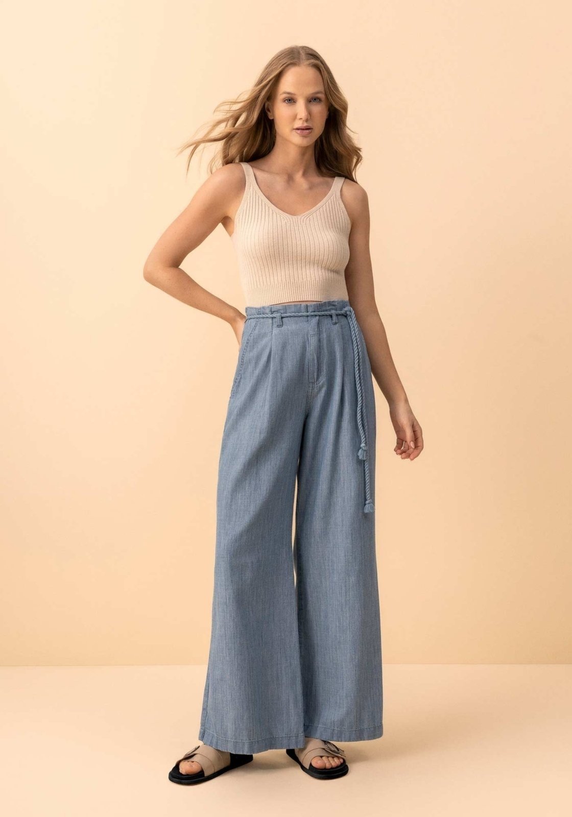 Calça Pantalona De Cintura Alta Em Jeans E Liocel Com Cinto