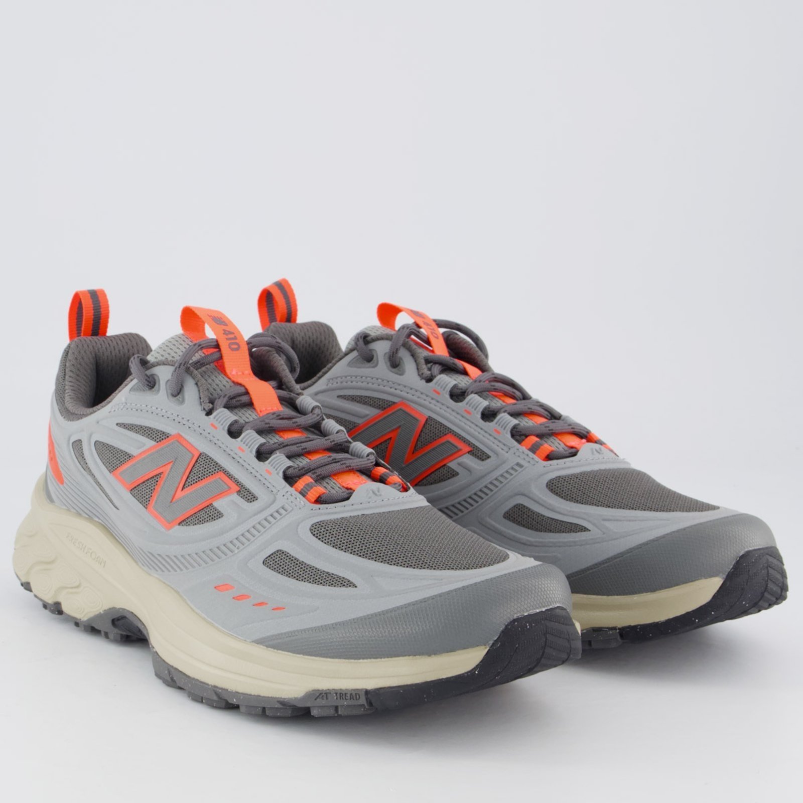 Vista 3 Tênis New Balance 410 V9 e Laranja cinza New Balance cinza