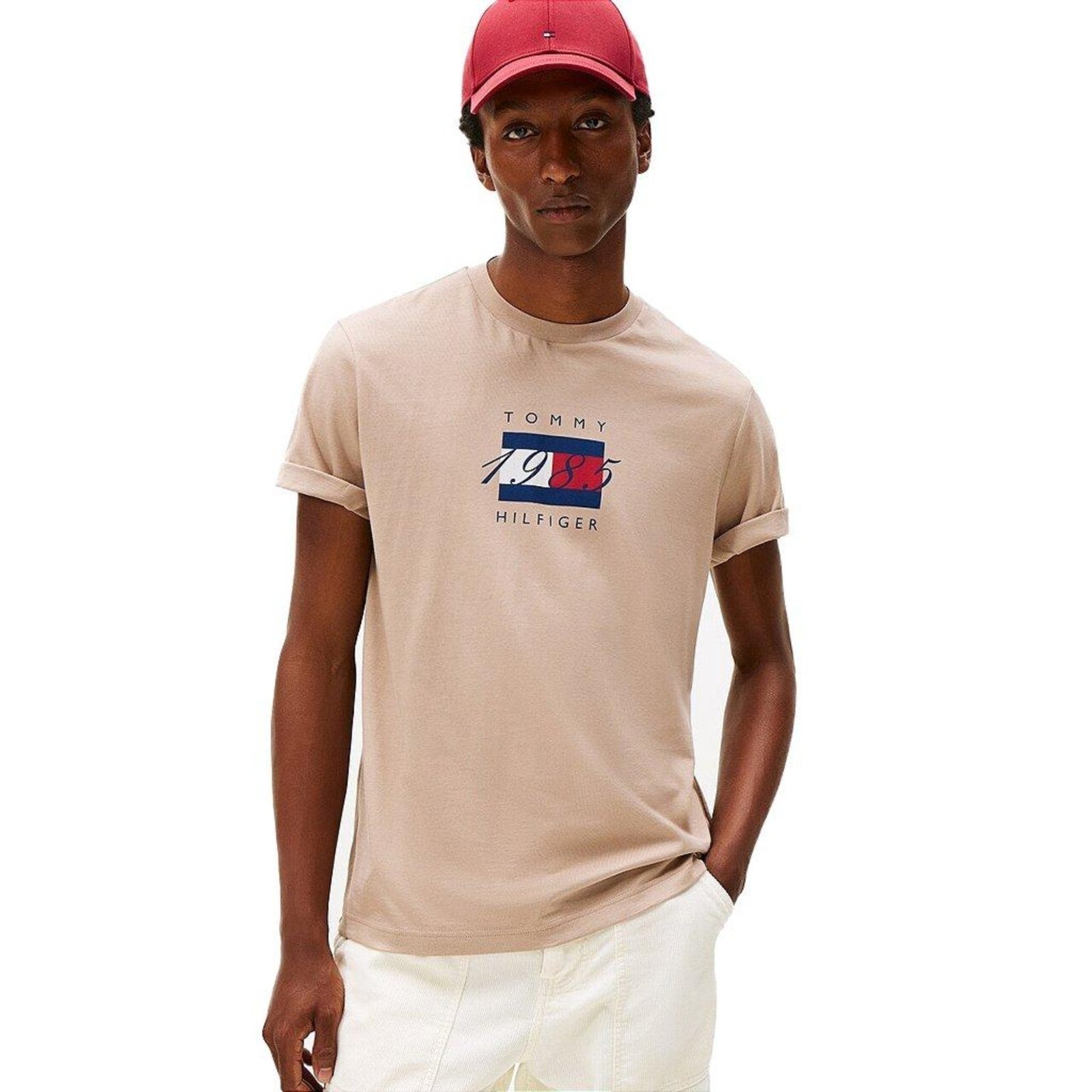 Vista 3 Camiseta Tommy Hilfiger Linear Flag Graphic Tee Caqui marrom caqui Tommy Hilfiger marrom caqui