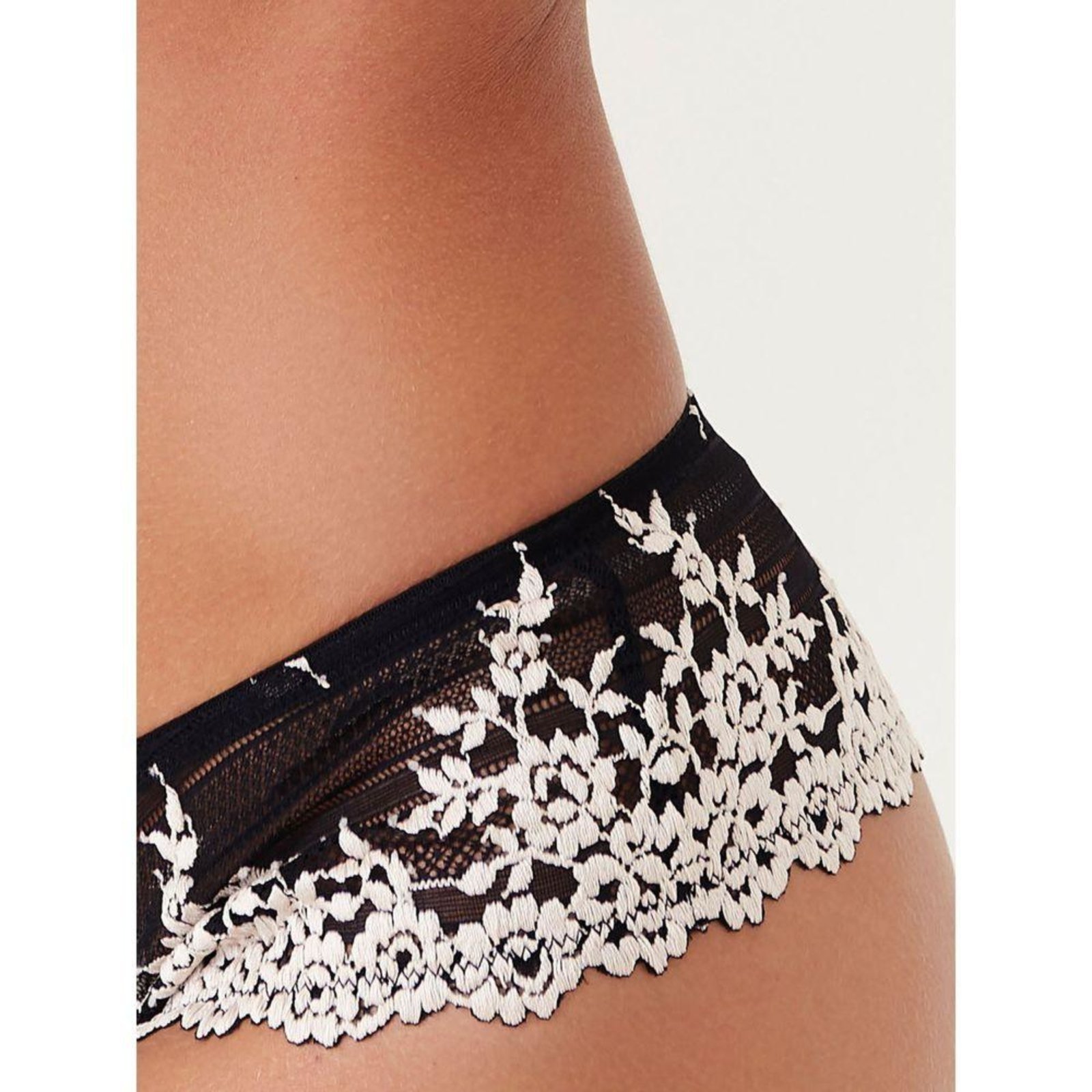 Vista 3 Calcinha Maxi Renda Embrace Lace Preto Loungerie incolor Loungerie incolor