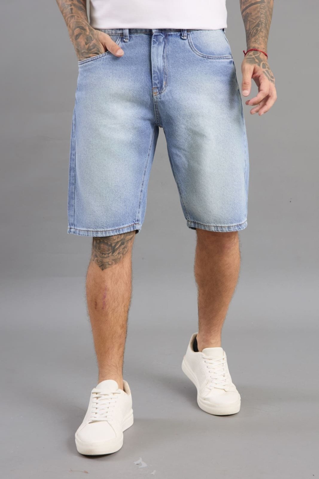 Bermuda Jeans Masculina Slim Fit Com Bolsos Dialogo Jeans Azul Claro
