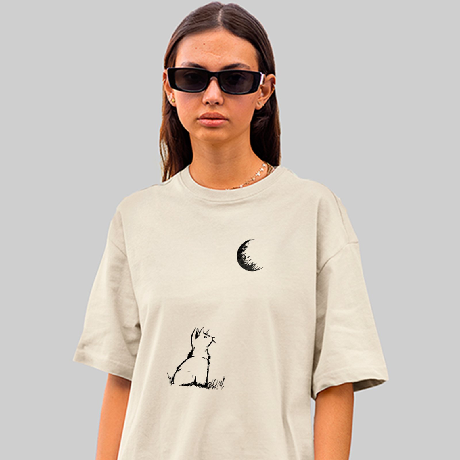 Camiseta Oversized Gato Lua Minimalista Unissex Off White