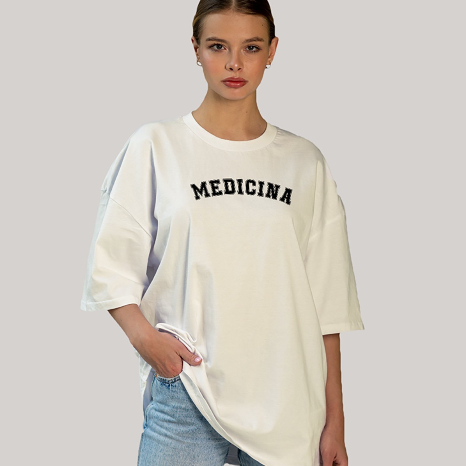 Camiseta Ousy Unissex Profissão Medicina Estampa Autêntica Coração Estetoscópio Oversized Off White