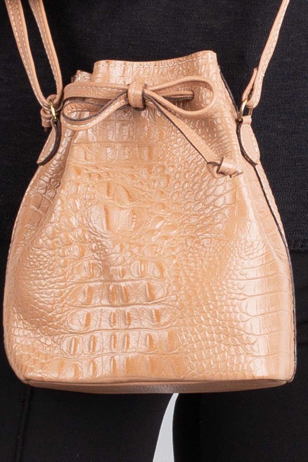 Mini bolsa saco em couro croco Nathy - Bege