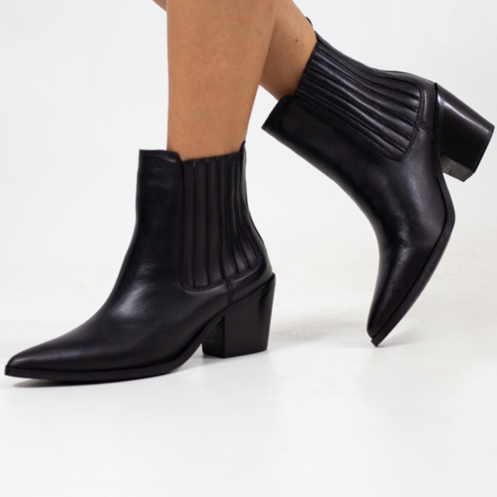 Bota Chelsea Texana Country Em Couro Feminina Bico Fino Maria Paula Preto